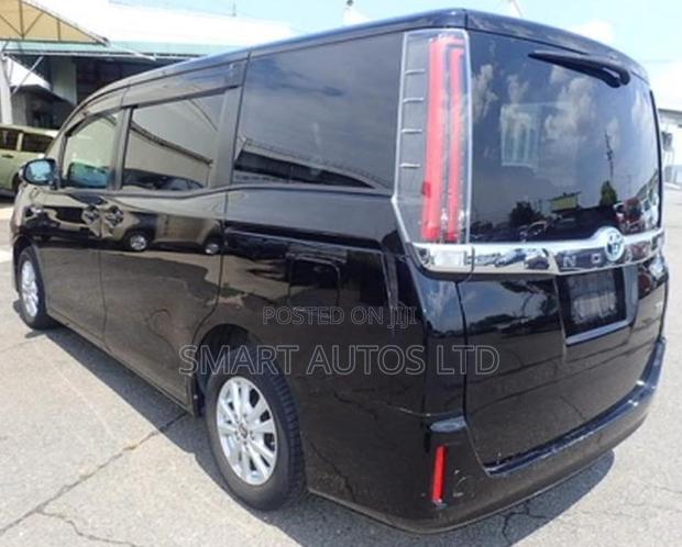 Toyota Noah 1.8 FWD Hybrid (7 seater) 2018 Black
