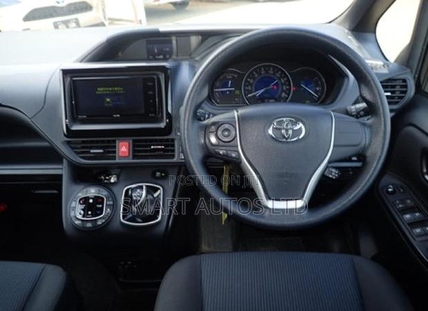Toyota Noah 1.8 FWD Hybrid (7 seater) 2018 Black