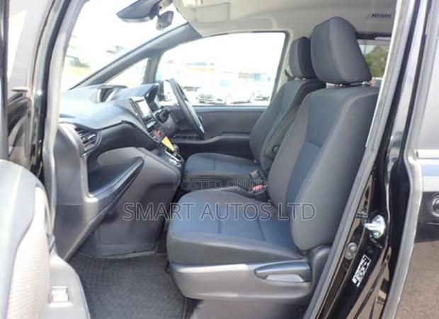 Toyota Noah 1.8 FWD Hybrid (7 seater) 2018 Black