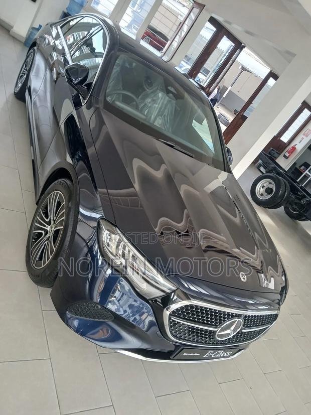 New Mercedes-Benz E200 2024 Blue