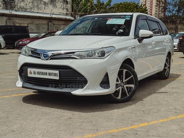 Toyota Corolla Fielder 1.5 Hybrid FWD 2018 Pearl