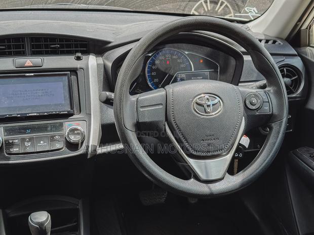 Toyota Corolla Fielder 1.5 Hybrid FWD 2018 Pearl