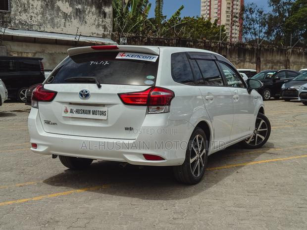 Toyota Corolla Fielder 1.5 Hybrid FWD 2018 Pearl