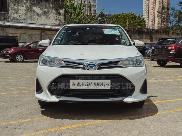 Toyota Corolla Fielder 1.5 Hybrid FWD 2018 Pearl