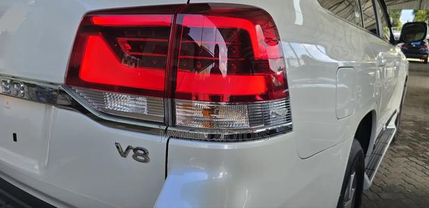 Toyota Land Cruiser 2018 White