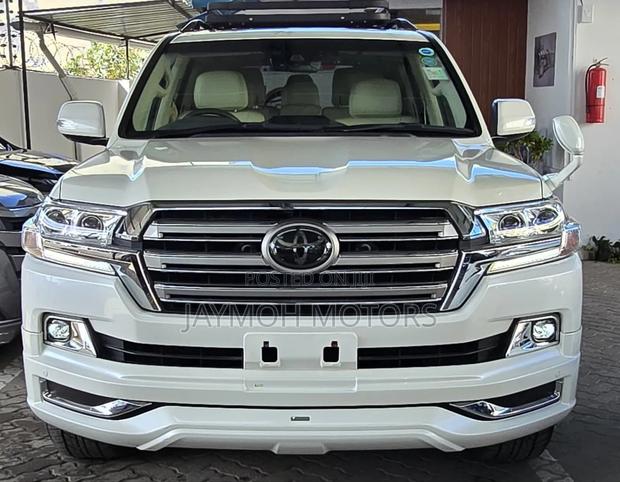 Toyota Land Cruiser 2018 White
