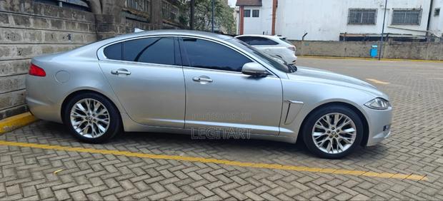 Jaguar XF Premium 4dr Sedan (2.0L 4cyl Turbo 8A) 2015 Silver