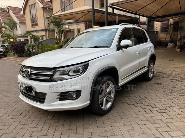 Volkswagen Tiguan R-Line 4dr SUV (2.0L 4cyl Turbo 6A) 2015 White