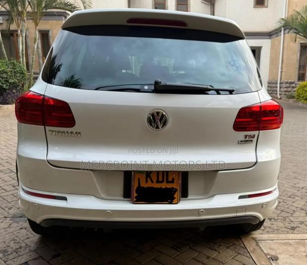 Volkswagen Tiguan R-Line 4dr SUV (2.0L 4cyl Turbo 6A) 2015 White