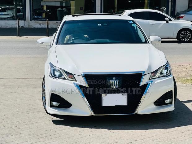 Toyota Crown 2018 White