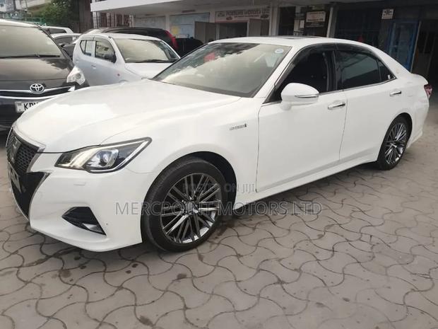 Toyota Crown 2018 White