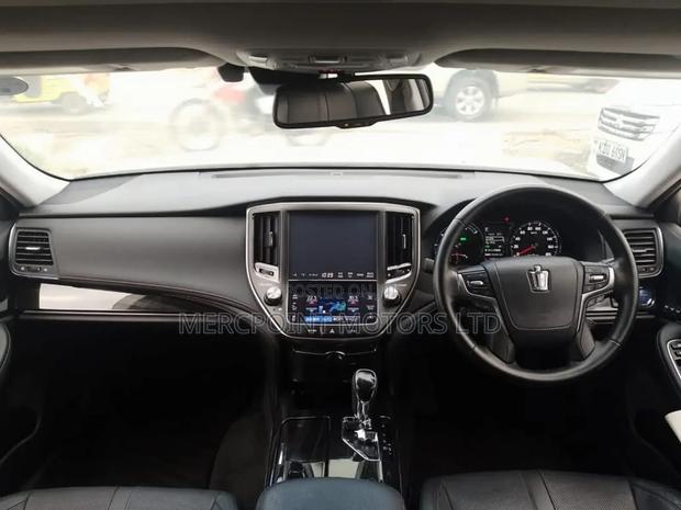 Toyota Crown 2018 White