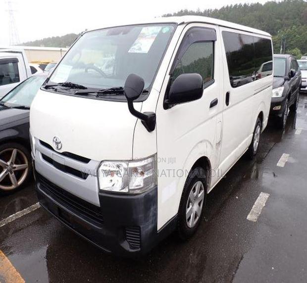 Toyota HiAce 2019 White