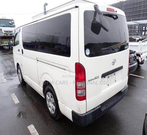Toyota HiAce 2019 White