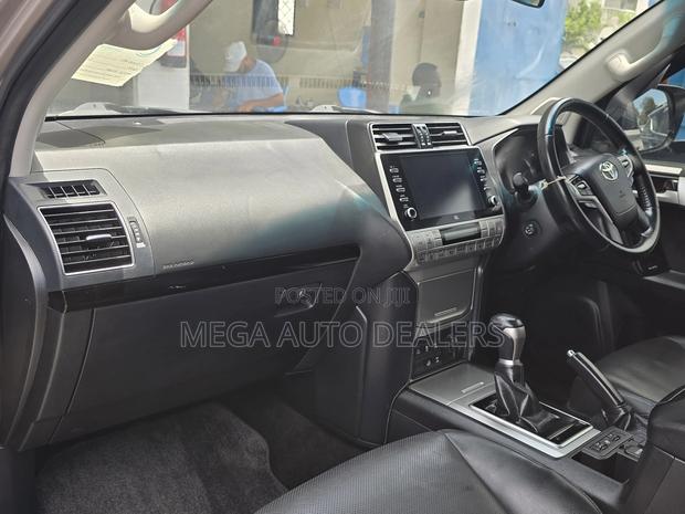 Toyota Land Cruiser Prado 2.7 2018 Gray