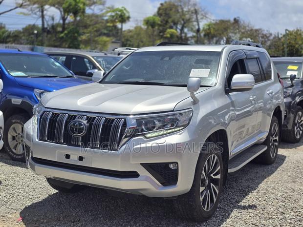 Toyota Land Cruiser Prado 2018 Silver
