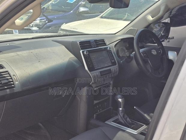 Toyota Land Cruiser Prado 2018 Silver