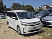 Toyota Voxy 2018 White for sale