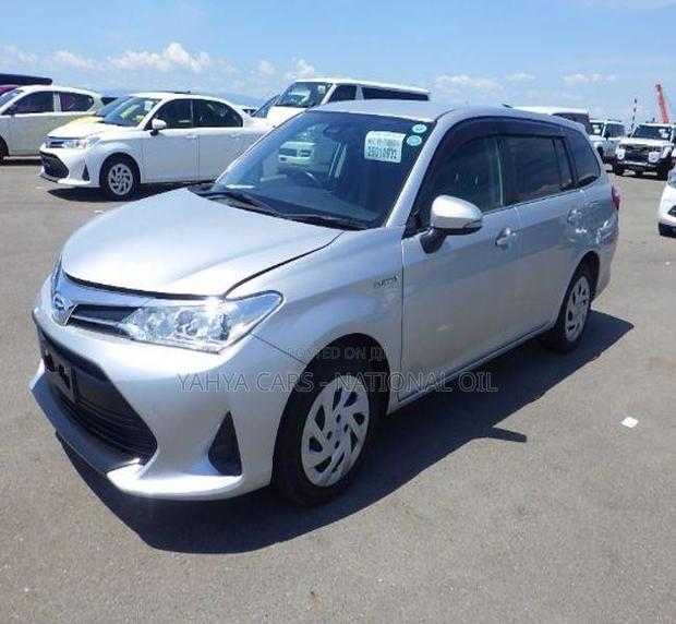 Toyota Corolla Fielder 1.5 Hybrid FWD 2018 Silver