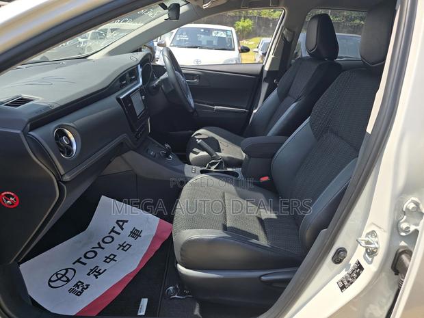 Toyota Auris 2018 White