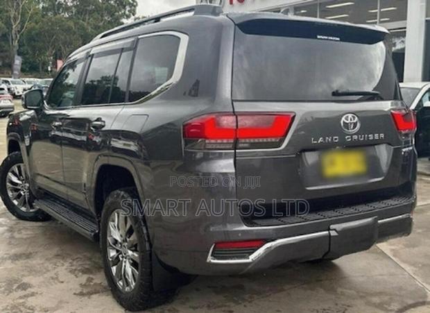 Toyota Land Cruiser LC300 2021