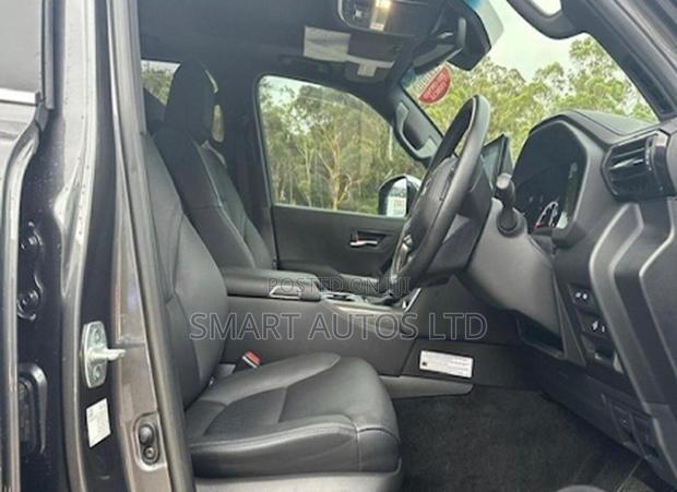Toyota Land Cruiser LC300 2021