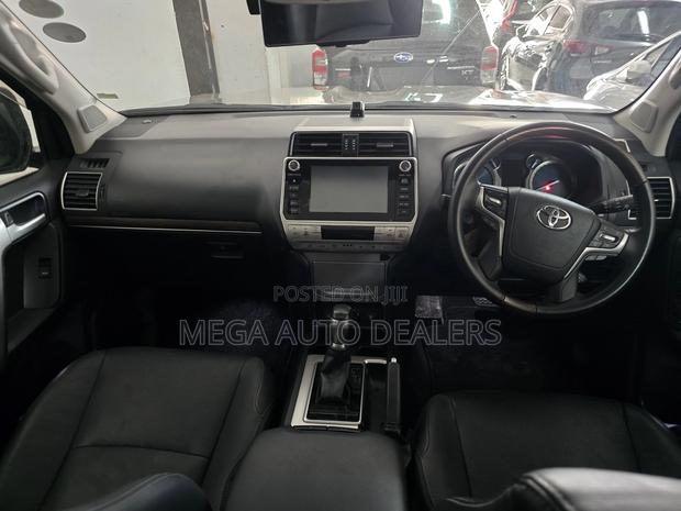 Toyota Land Cruiser Prado 2018 Gray