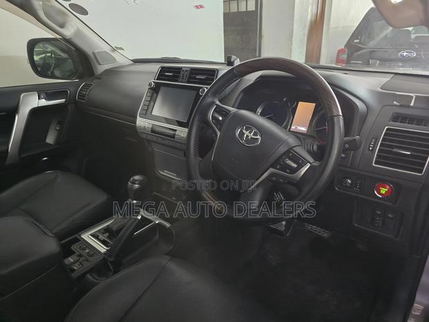 Toyota Land Cruiser Prado 2018 Gray