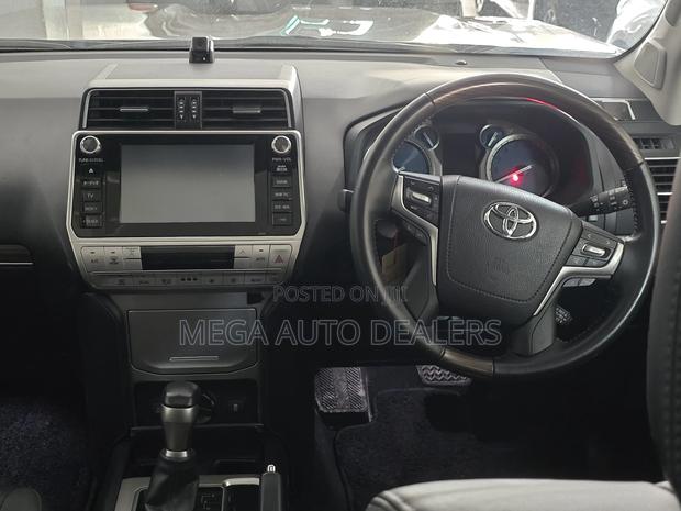 Toyota Land Cruiser Prado 2018 Gray