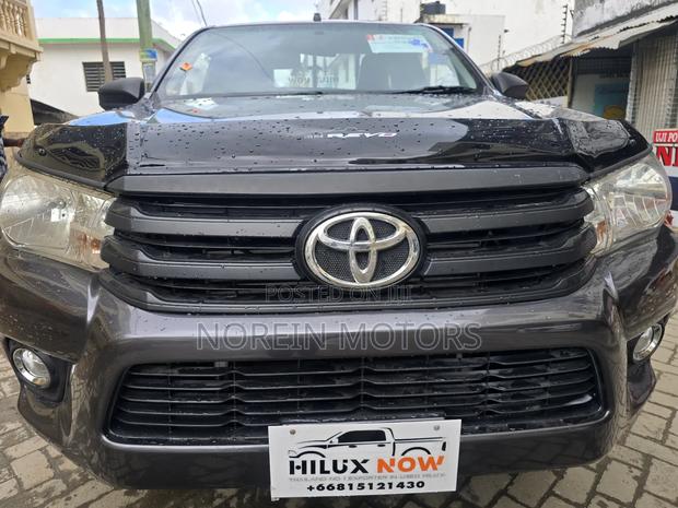 Toyota Hilux 2019 Gray