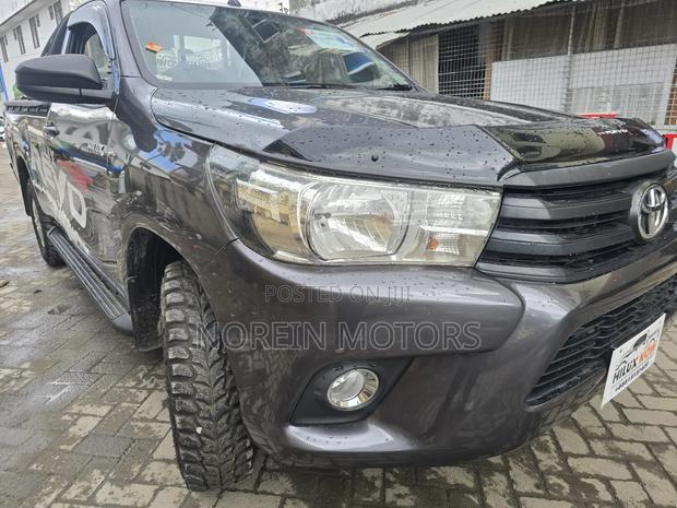 Toyota Hilux 2019 Gray