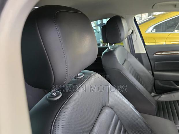 Volkswagen Passat 2019 Blue