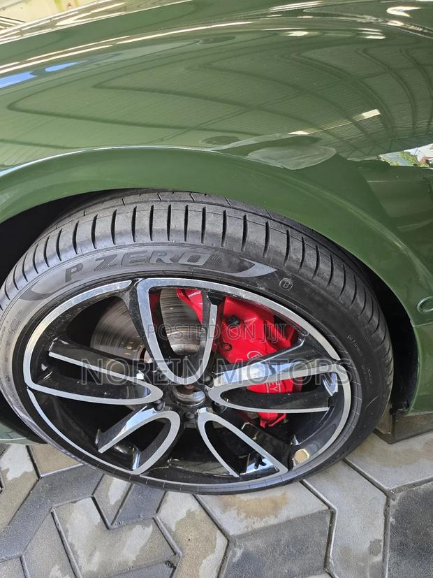Bentley Bentayga 2022 Green