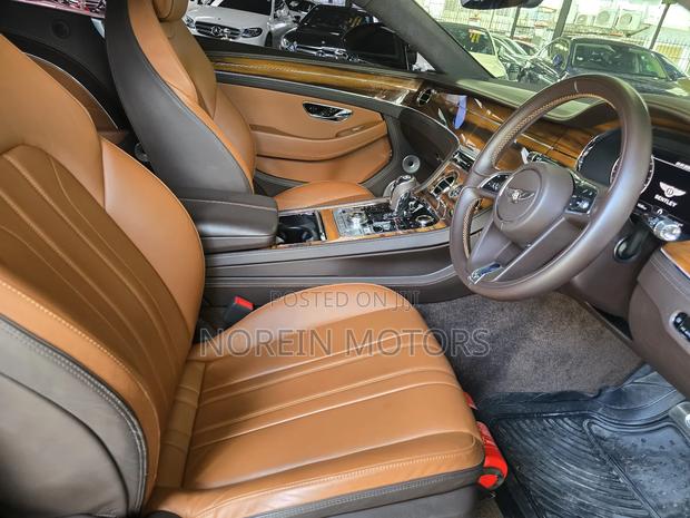 Bentley Bentayga 2022 Green