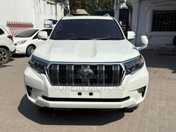 Toyota Land Cruiser Prado 2019 White