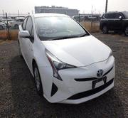 Toyota Prius Two 2018 Pearl for sale