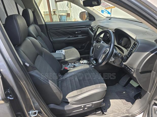 Mitsubishi Outlander 2018 Gray