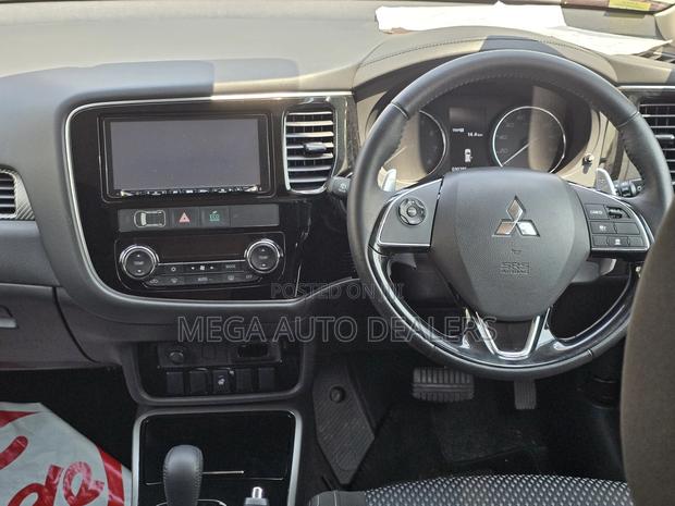 Mitsubishi Outlander 2018 Red