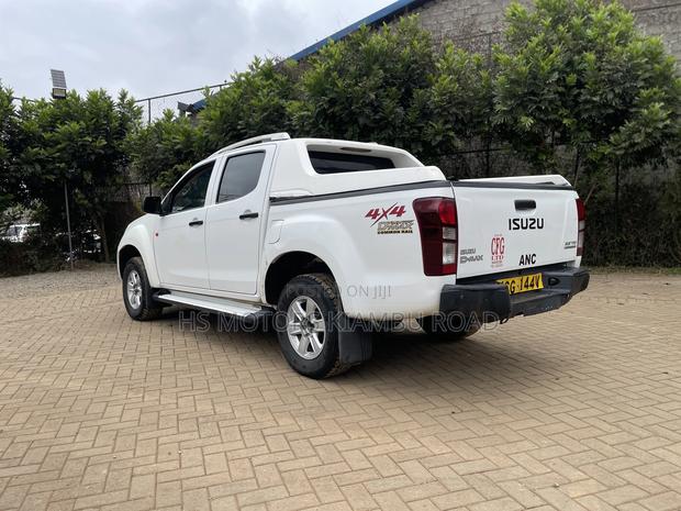 Isuzu D-MAX 2015 White
