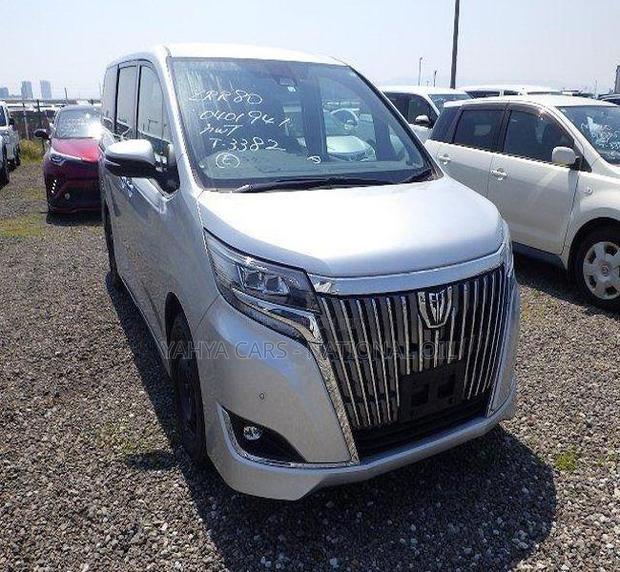 Toyota Esquire 2.0 FWD (8 seater) 2018 Silver