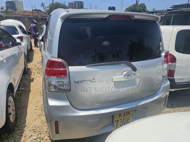 Toyota Spade 2015 Silver