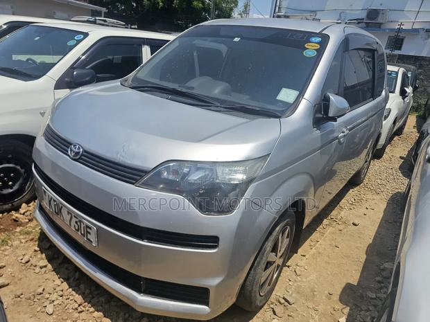 Toyota Spade 2015 Silver