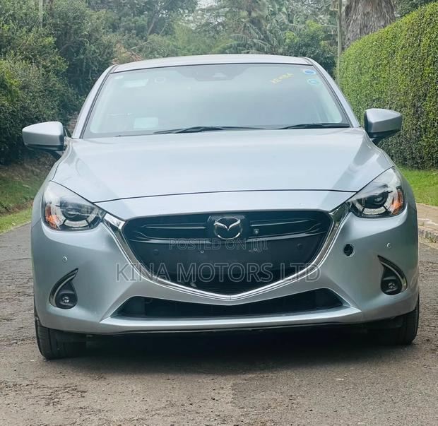 Mazda Demio 2018 Off white