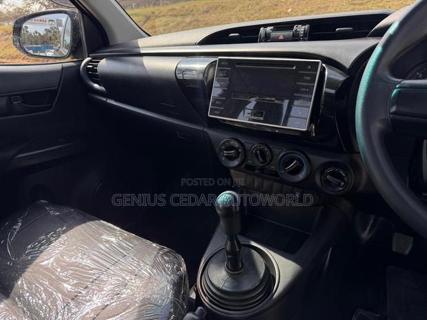 Toyota Hilux 2019 Gray