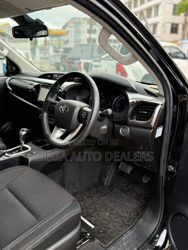 Toyota Hilux 2018 Black