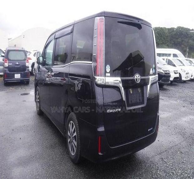 Toyota Esquire 2.0 FWD (8 seater) 2018 Black