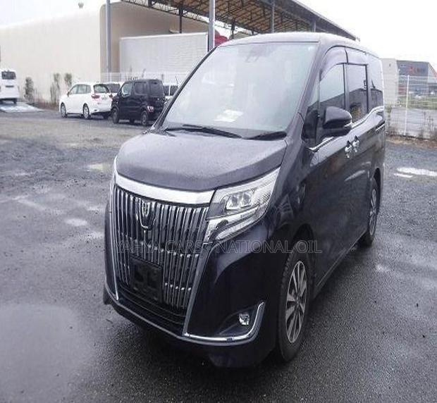 Toyota Esquire 2.0 FWD (8 seater) 2018 Black