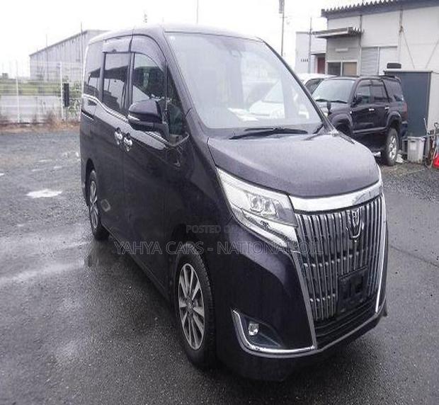 Toyota Esquire 2.0 FWD (8 seater) 2018 Black