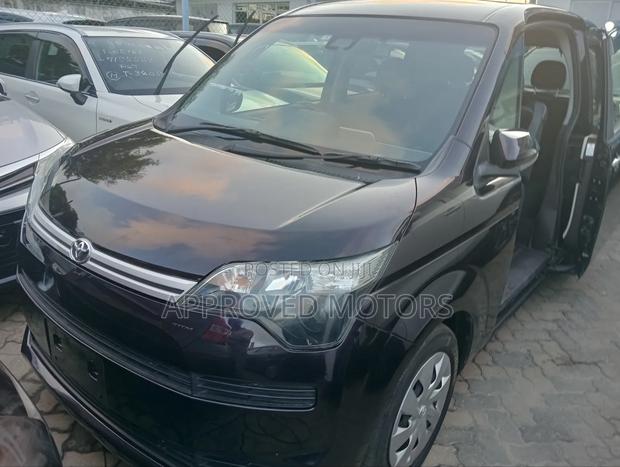 Toyota Spade 2018 Purple