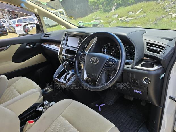Toyota Alphard 2018 White